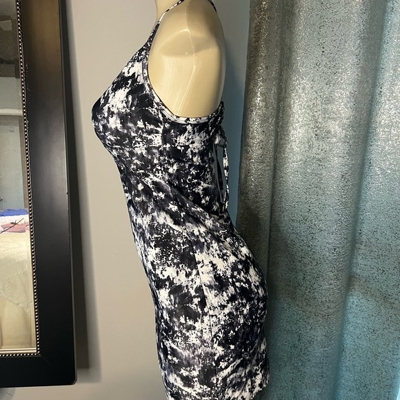 Athleta Monochrome Patterned Activewear - Picture 2 of 7